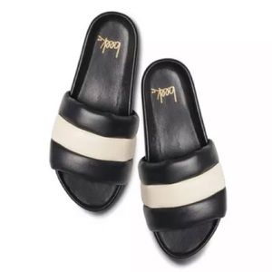 Beek NWOT Martin black & white leather slides
